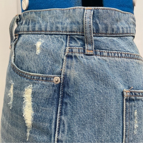 Gap denim women distressed fringed hem mini skirt. Size 33 waist. Pre-owned. - Picture 3 of 8
